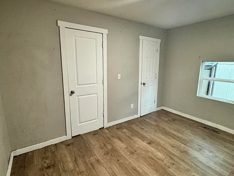 1402 E Furnace St — Photo 9