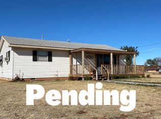 822 S Dewey Rd, Leedey, OK 73654