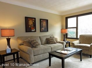 2246 7th St W APT 1, Saint Paul, MN 55116