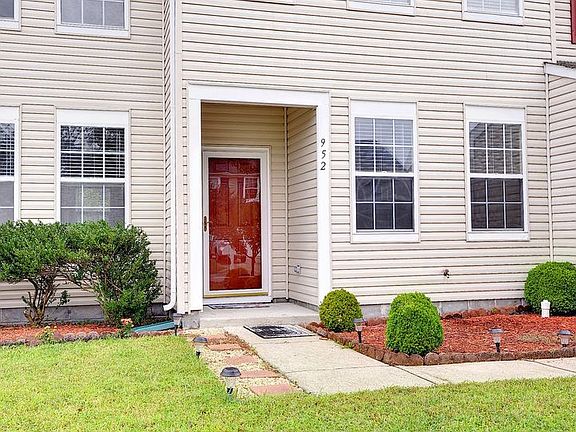 3rd image of 952 Foxboro Dr