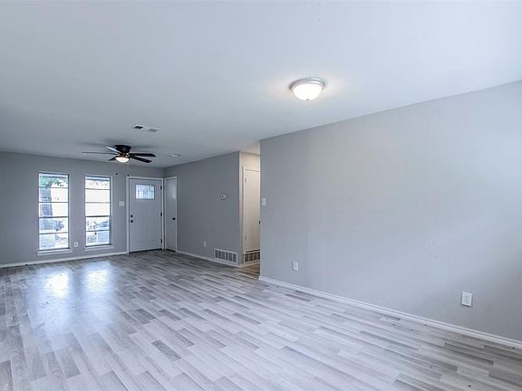 4th image of 910 Piedmont Dr