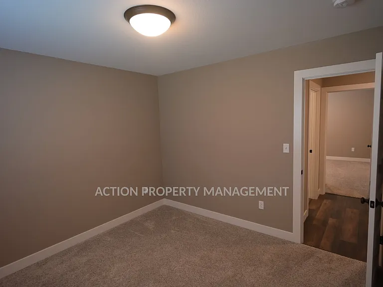 41 Victoria View St — Photo 24