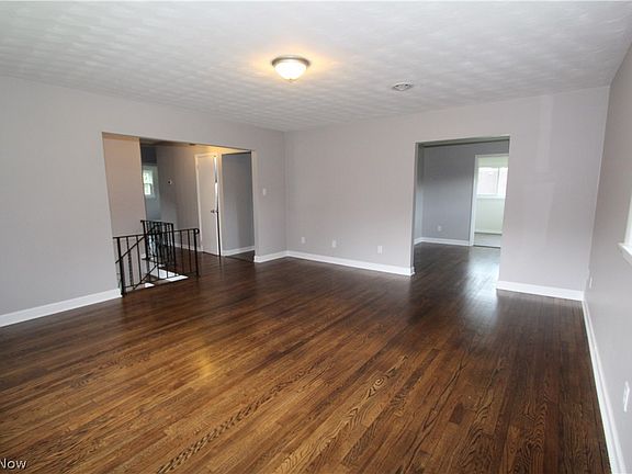 3rd image of 2994 Pleasant Dr