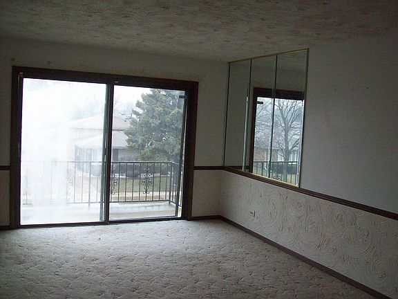 3rd image of 387 Mackinaw Ave