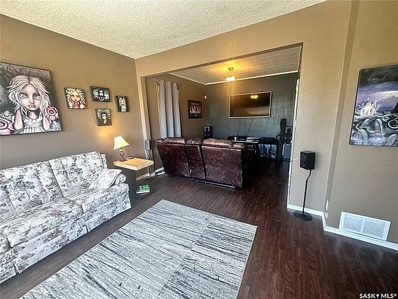 3rd image of 921 Coteau Ave