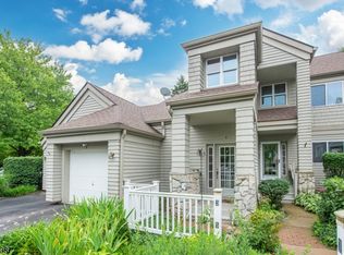 3 Harker Hill Dr, Hamburg, NJ 07419