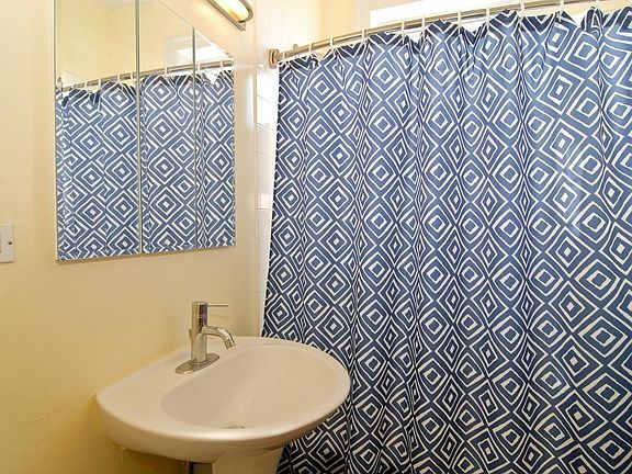 2nd image of 3604 N Pine Grove Ave APT 4H