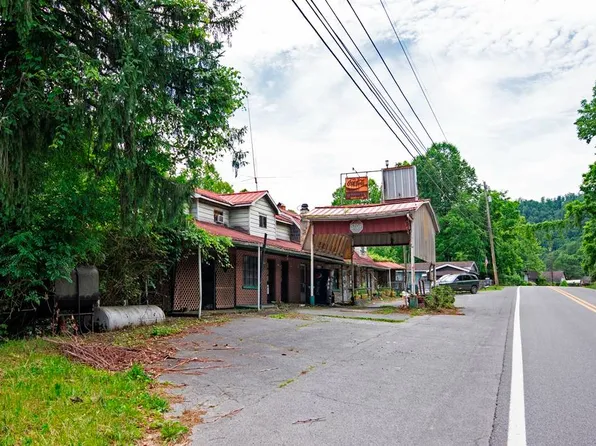 5236 River Rd, Pineville, WV 24874