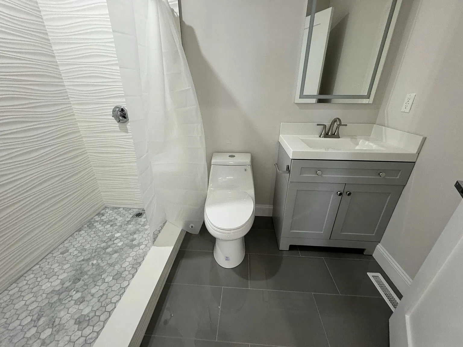 6 bed, $7,200 — Photo 2