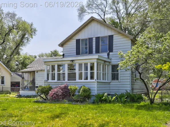335 W Lincoln Ave, Madison Heights, MI 48071