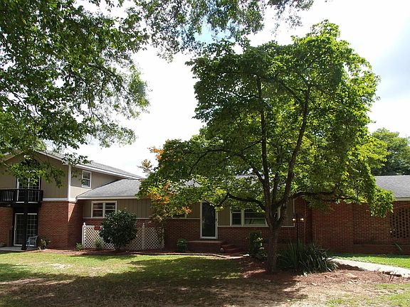 2nd image of 601 E Glade Rd