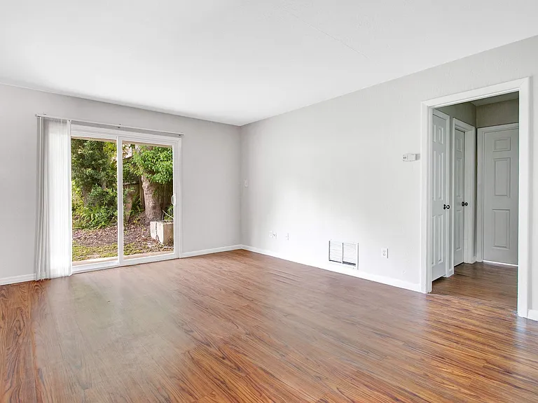 815 E Fort King St — Photo 32