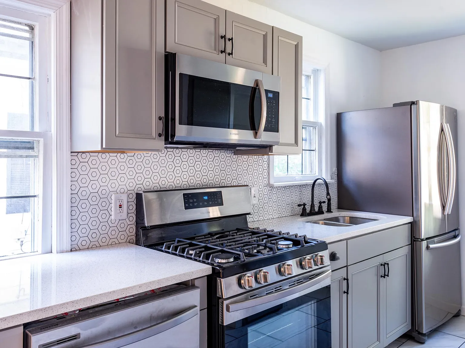 2754 Columbus Ave — Photo 4