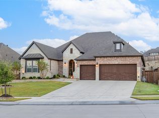 1004 Spring Mill Trl, Roanoke, TX 76262