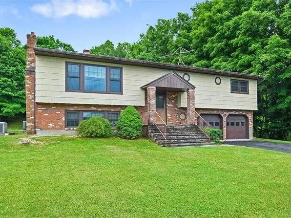 28 Peter Bush Dr, Monroe, NY 10950