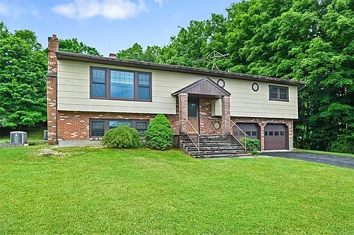 28 Peter Bush Dr Photo 1