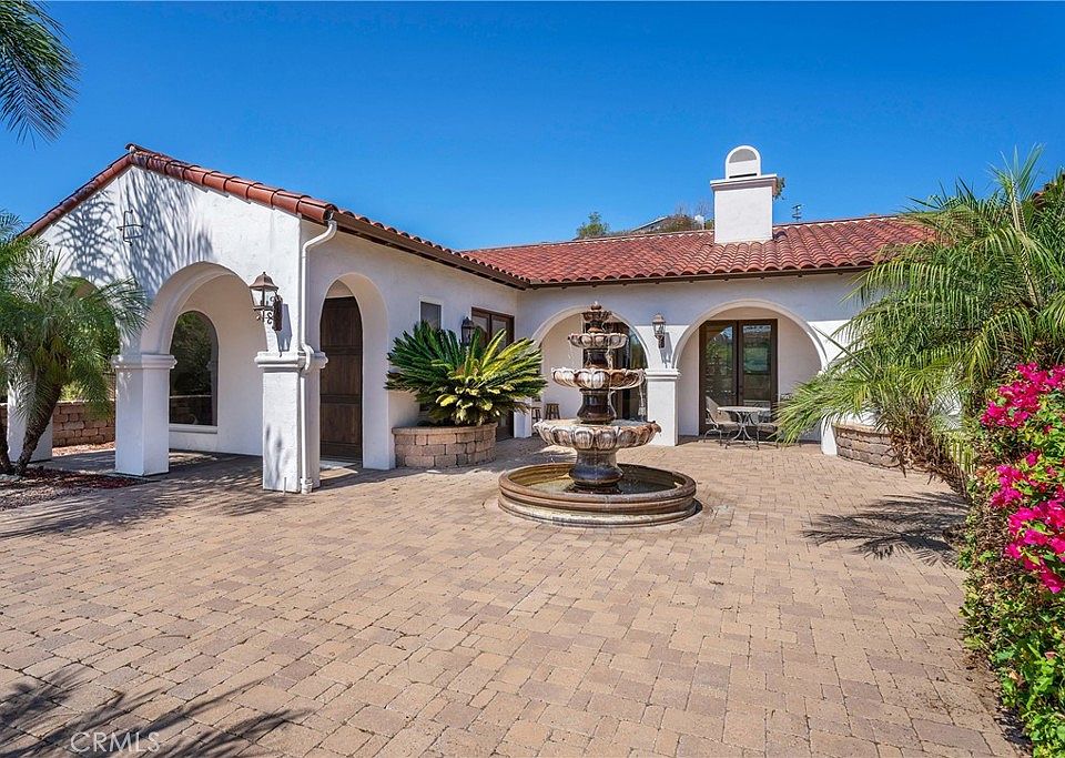 1st image of 925 Valley Dr