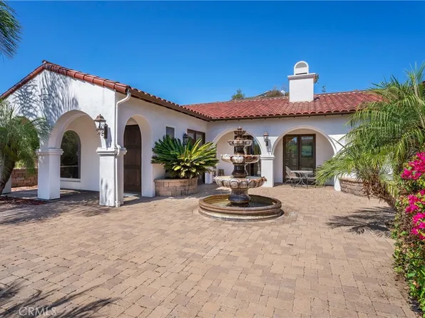 925 Valley Dr, Vista, CA 92084