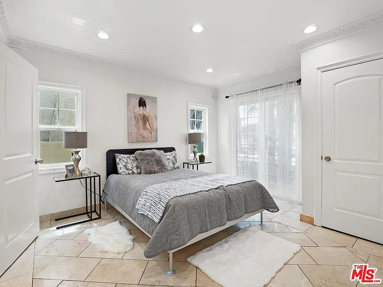 482 S Sherbourne Dr — Photo 14