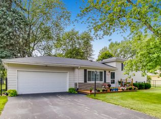 37390 N Shirley Dr, Gurnee, IL