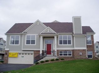 1480 Deer Pointe Dr, South Elgin, IL 60177