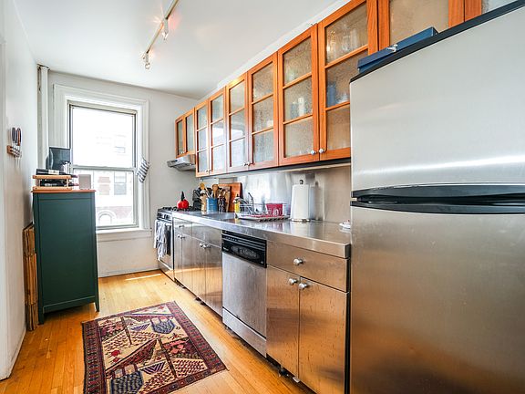 3rd image of 301 W 17th St APT 2E