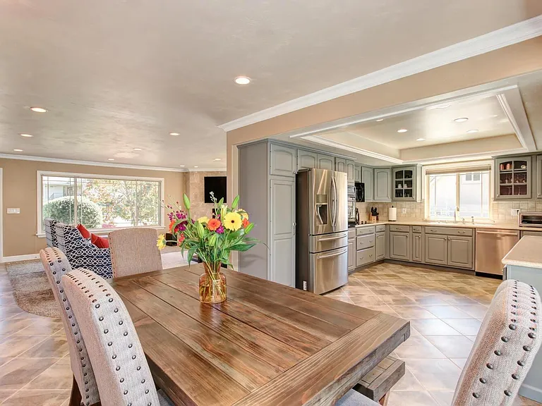 8402 Acorn Dr — Photo 6