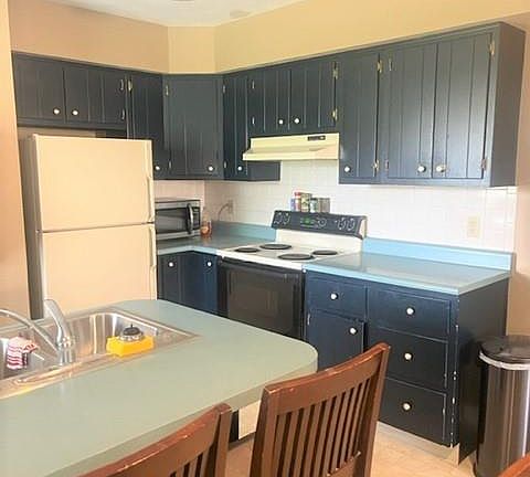 5th image of 1087 Royalton Dr