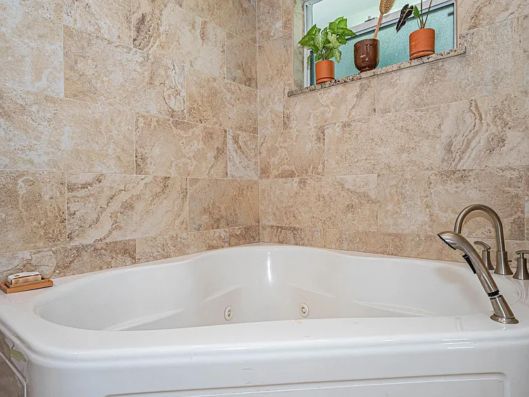 1075 Morningside Dr — Photo 30