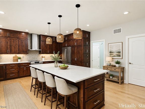 5th image of 929 Hidden Valley Dr