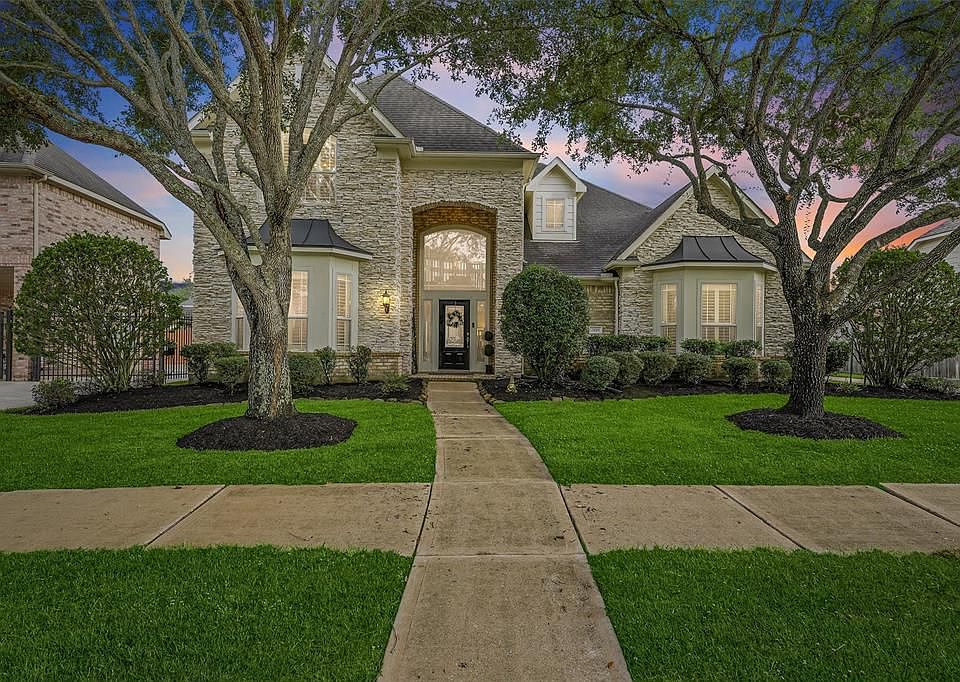 1st image of 2818 Shallow Springs Ct