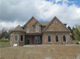 3008 Fallbrook Dr, Coraopolis, PA 15108