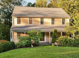 81 Fairoaks Ln, Cohasset, MA 02025