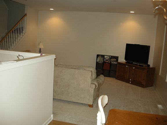 3rd image of 907 Elizabeth Dr