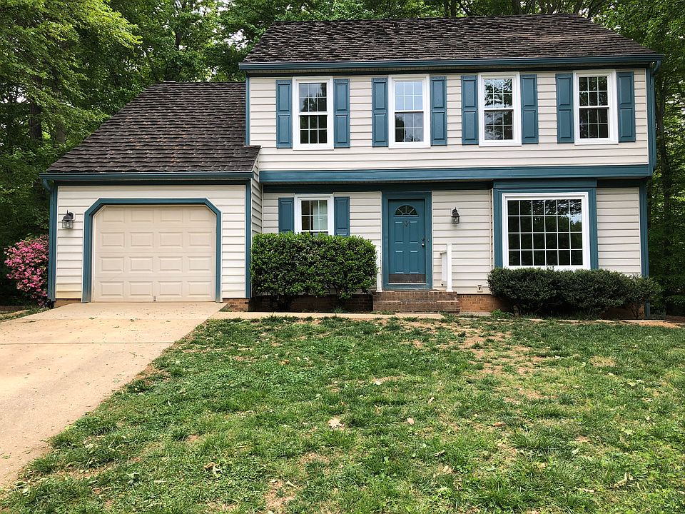 Front of the house. Older photo but shows updated paint on the trim. The grass has been greatly improved since this picture.