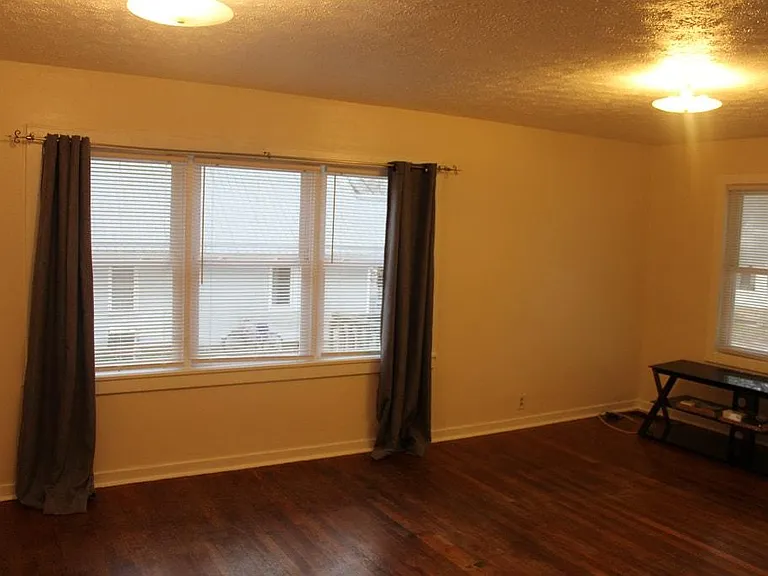 203 S Clark St — Photo 42