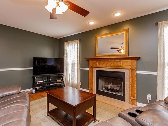 5th image of 3134 Hawthorn Dr