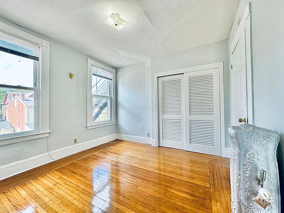 2nd image of 19-21 Lynwood Pl #19-4