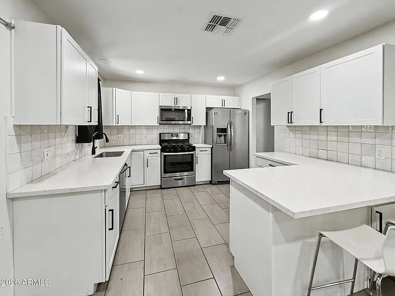 4 bed, 2.0 bath, 1586 sqft, $2,450 — Photo 3