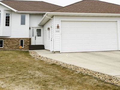 1418 Hiawatha St, Minot, ND, 58701