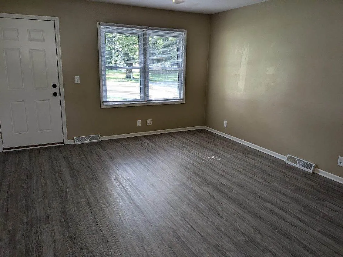2 bed, 950 sqft, $1,800 — Photo 1