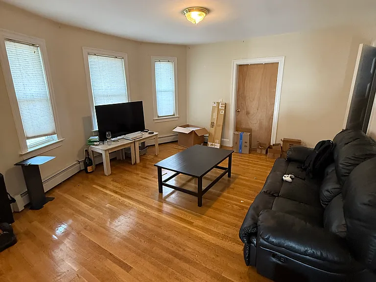 114 Pearl St — Photo 2