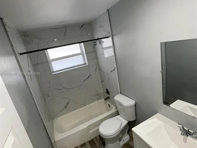 1532 SW 5th Pl #D — Photo 9