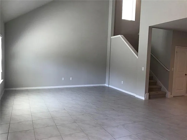 2205 Bettylou Ln — Photo 8