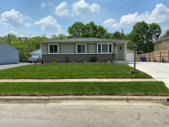 4th image of 2281 Majestic Dr W
