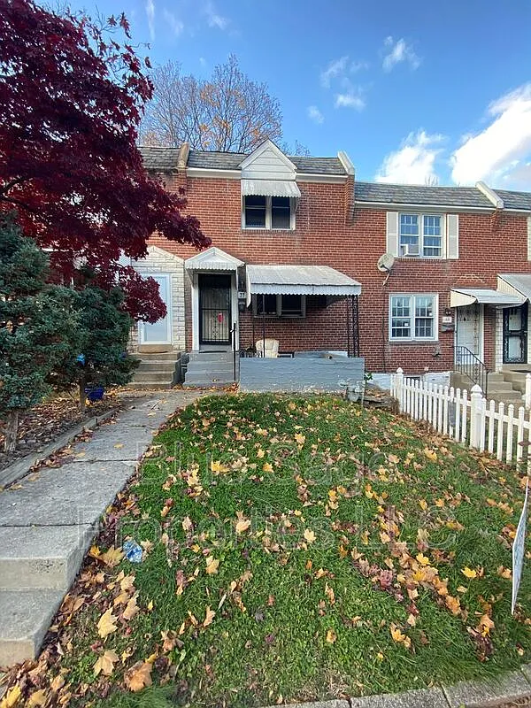 3 bed, 1.0 bath, 1120 sqft, $1,795 — Photo 1