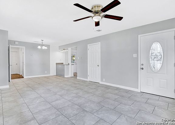 5th image of 648 Kashmuir Pl