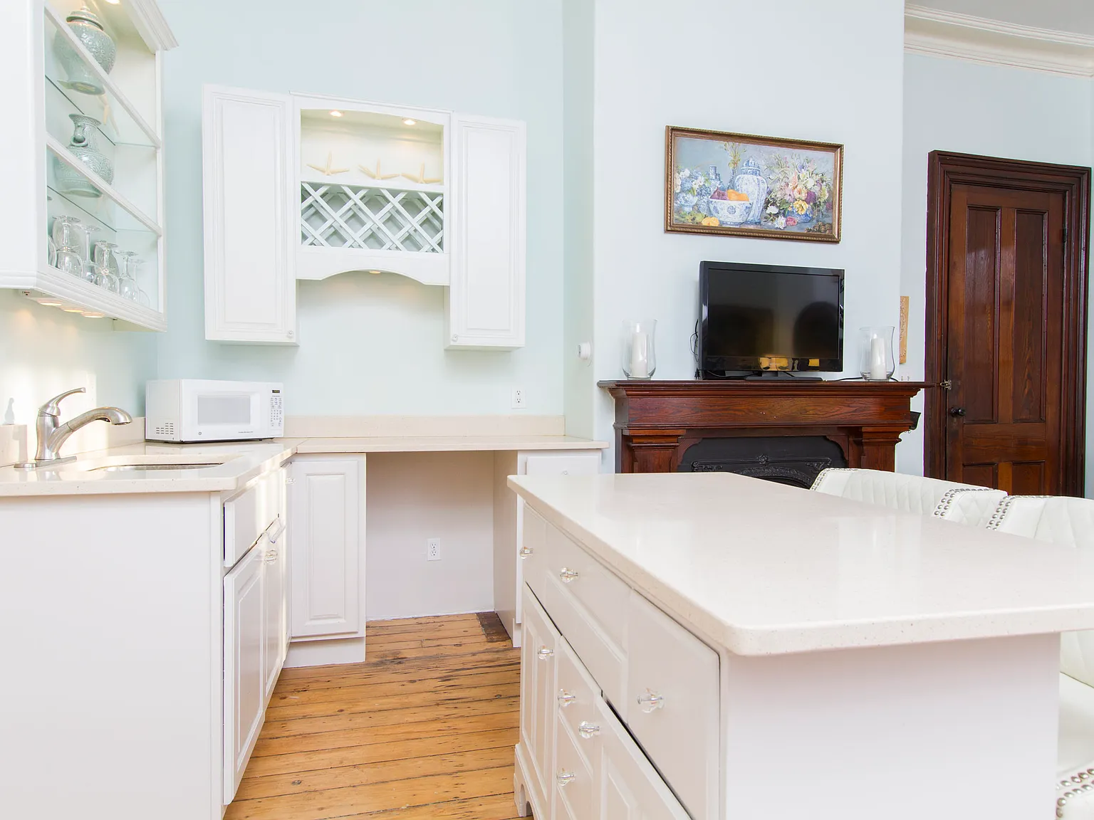 1 bed, 750 sqft, $2,300 — Photo 2