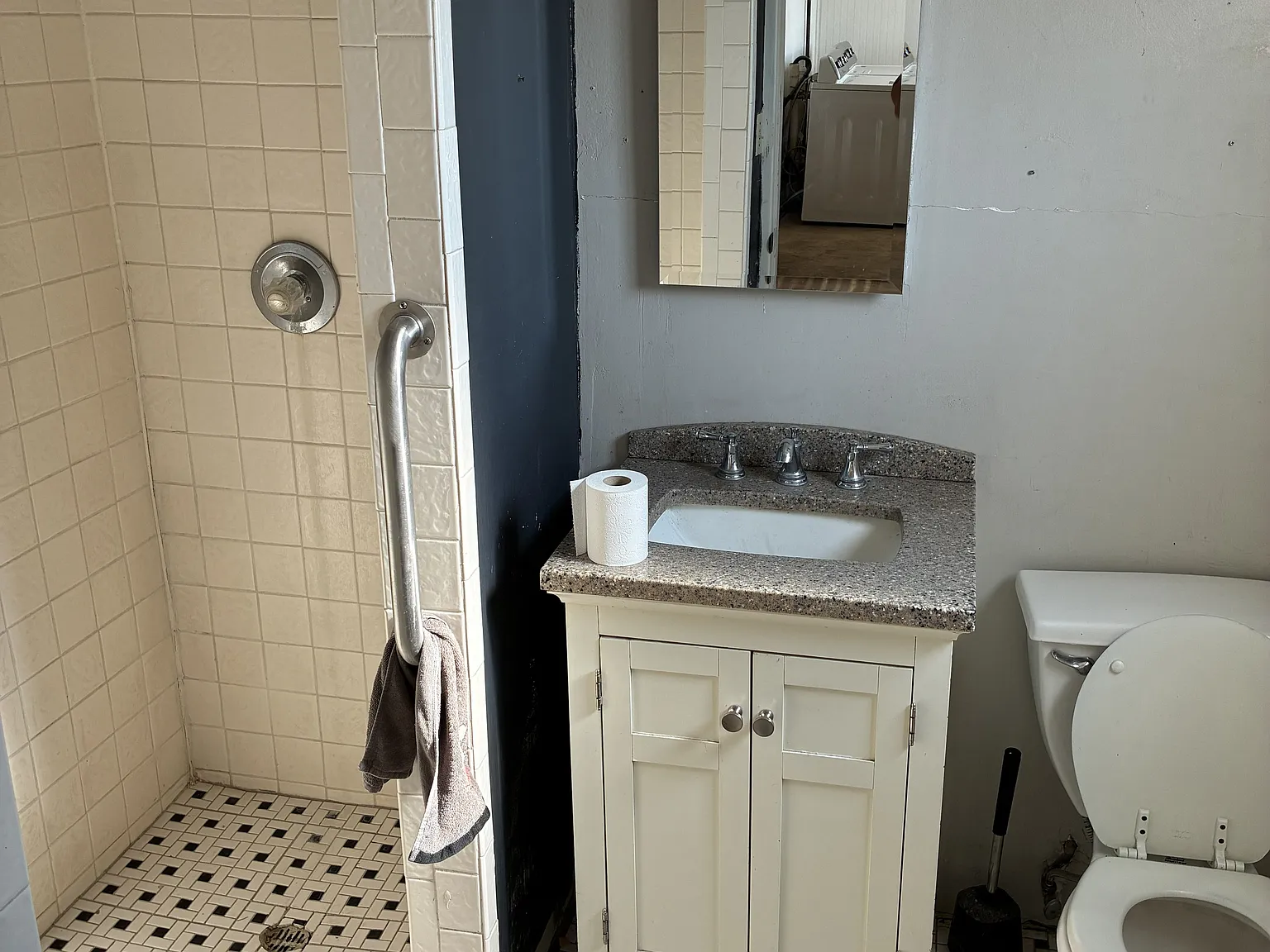 4 bed, 2240 sqft, $2,300 — Photo 4