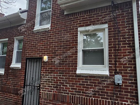 3rd image of 15765 Ward St